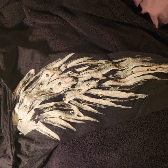 Rock & Republic burn out shirt accented sleeves wings with studs design. MED - Picture 5 of 7